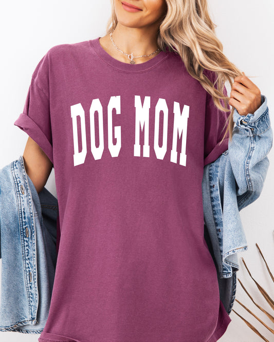 T-shirt teint dans la masse "Dog Mom" Comfort Colors