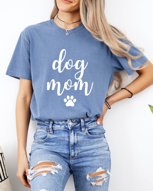 Camiseta Dog Mom Comfort Colors (Fuente Joshico)