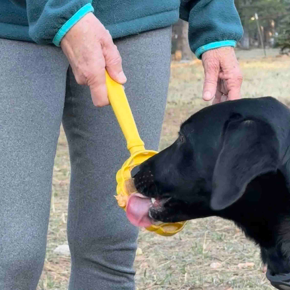 eStick Juguete interactivo de enriquecimiento de mano para perros - Lick Stick | Fabricado en EE. UU.