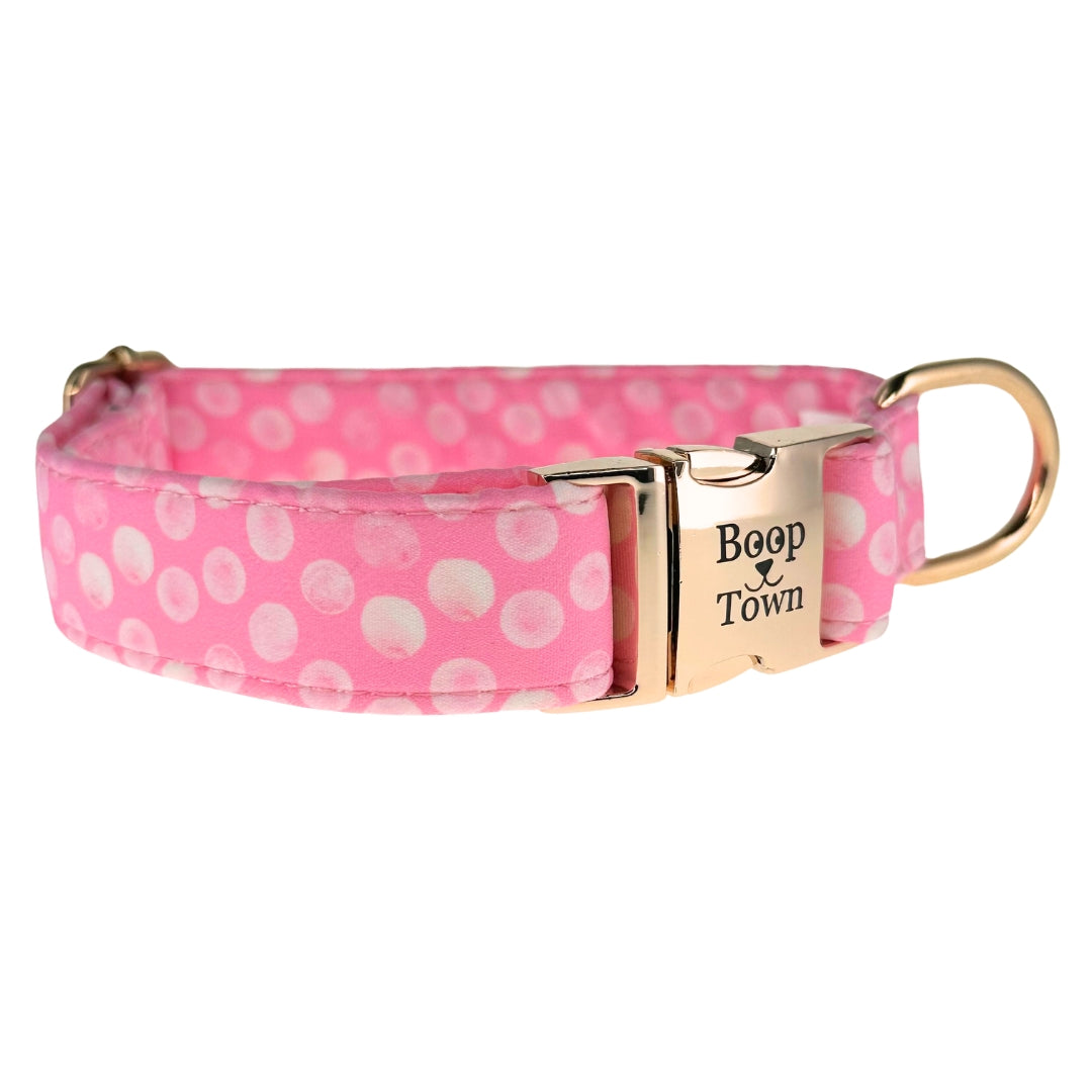 Collier pour chien Boop Town en coton doux – Anti-nœuds et noyau en nylon durable – Boucle à dégagement rapide en métal – Ajustable pour chiens de petite, moyenne et grande taille (XL) – Accents dorés