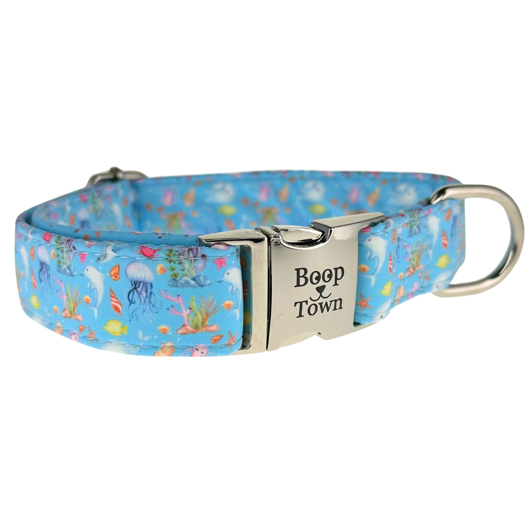 Collier pour chien Boop Town en coton doux – Anti-nœuds et noyau en nylon durable – Boucle à dégagement rapide en métal – Ajustable pour chiens de petite, moyenne et grande taille (XL) – Accents dorés