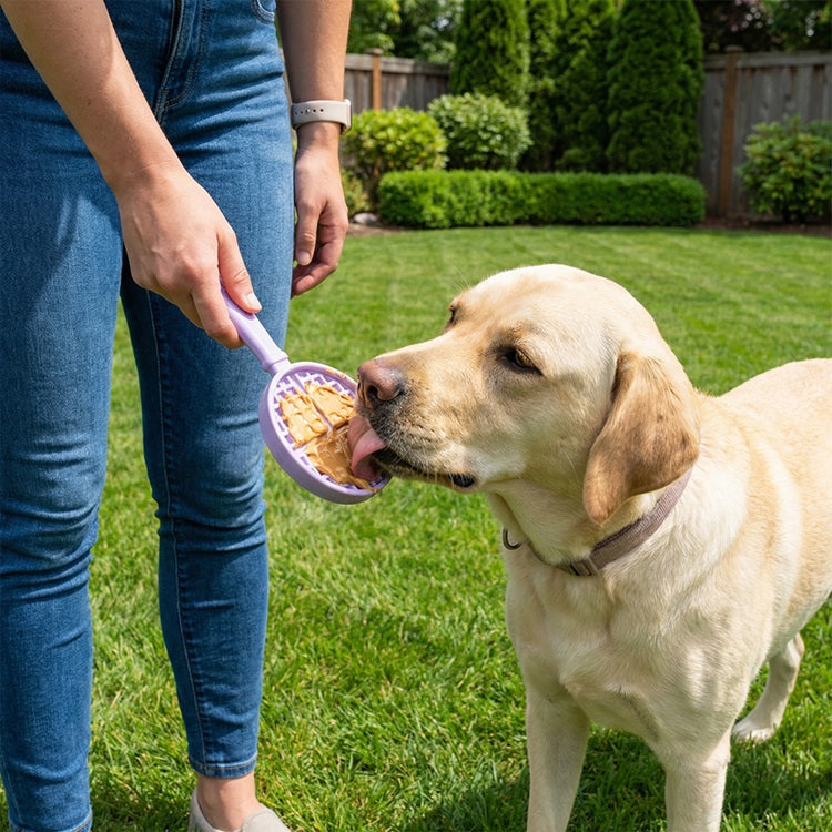 eStick Juguete interactivo de enriquecimiento de mano para perros - Lick Stick | Fabricado en EE. UU.